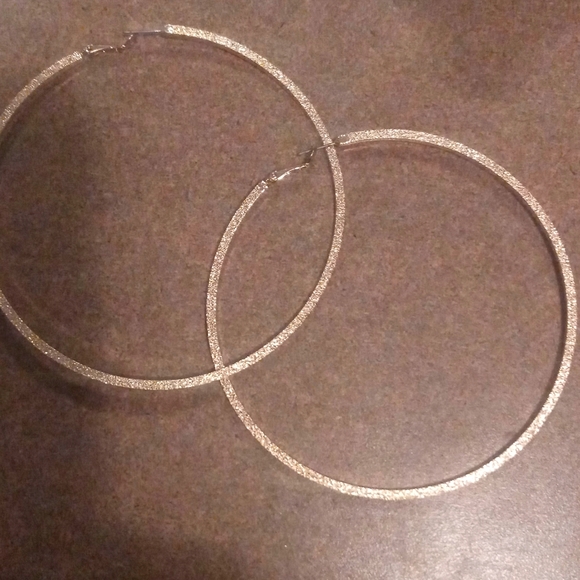 Very big glitter textured hoop earrings - Picture 1 of 1